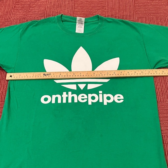 Men’s size large green trefoil onthepipe tshirt - Picture 4 of 13